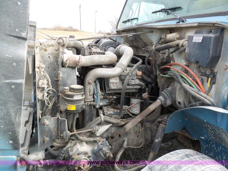 image for item K5491 1999 International 4900 fuel truck