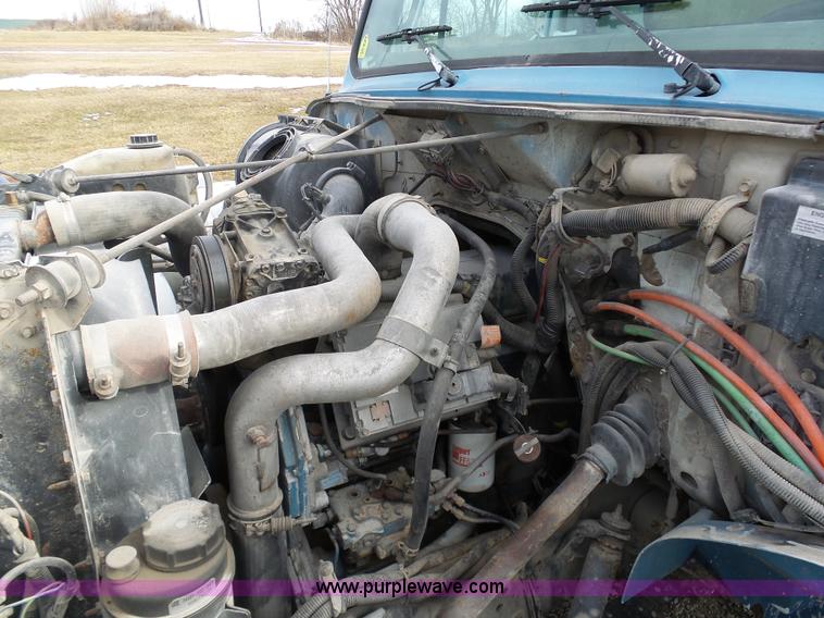 image for item K5491 1999 International 4900 fuel truck