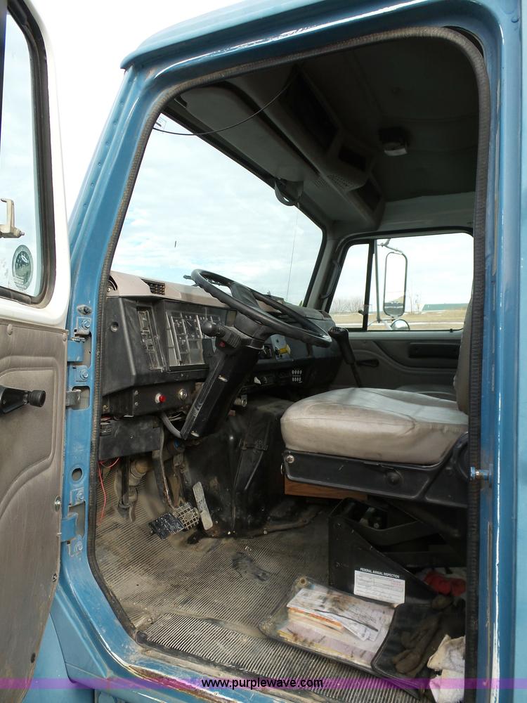 image for item K5491 1999 International 4900 fuel truck