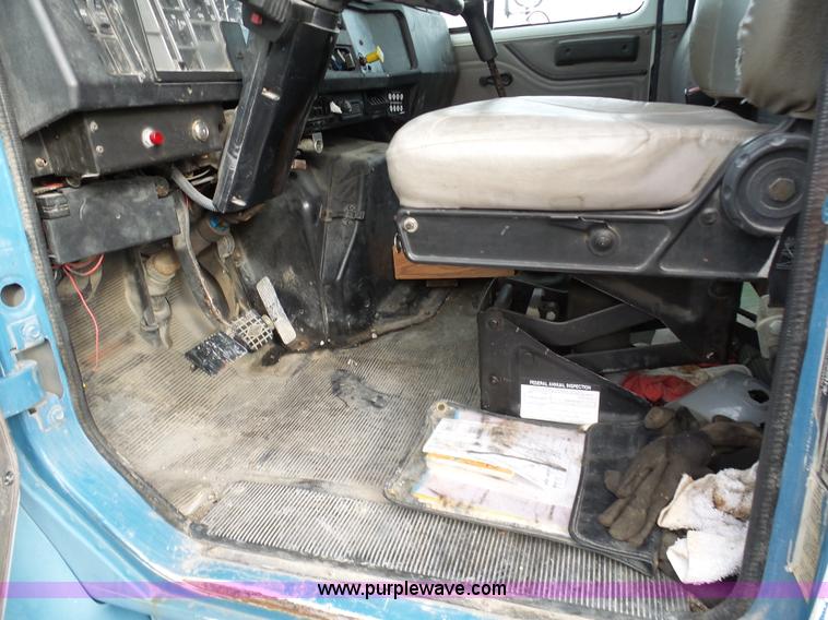 image for item K5491 1999 International 4900 fuel truck