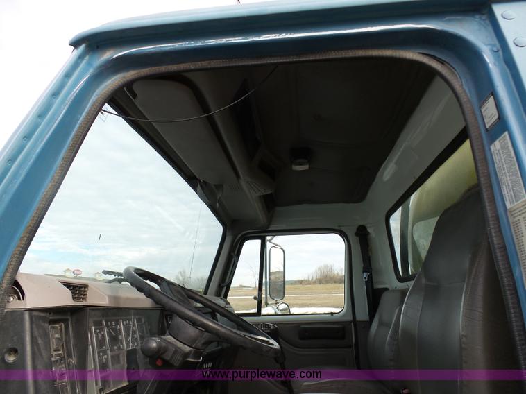 image for item K5491 1999 International 4900 fuel truck