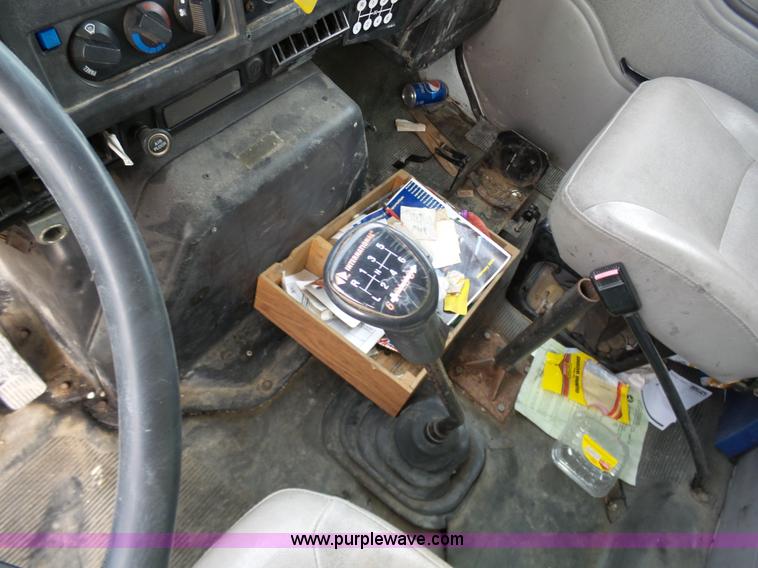 image for item K5491 1999 International 4900 fuel truck