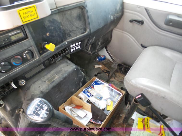 image for item K5491 1999 International 4900 fuel truck