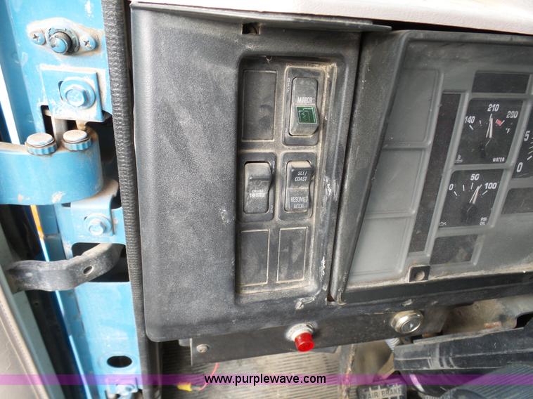 image for item K5491 1999 International 4900 fuel truck