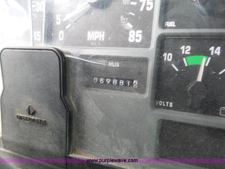 image for item K5491 1999 International 4900 fuel truck