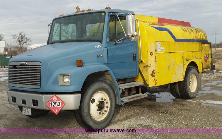 image for item K5492 2002 Freightliner FL70 fuel truck