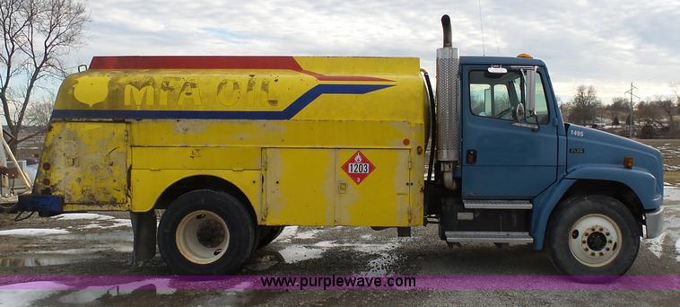 image for item K5492 2002 Freightliner FL70 fuel truck