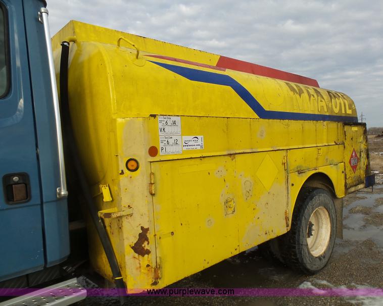 image for item K5492 2002 Freightliner FL70 fuel truck