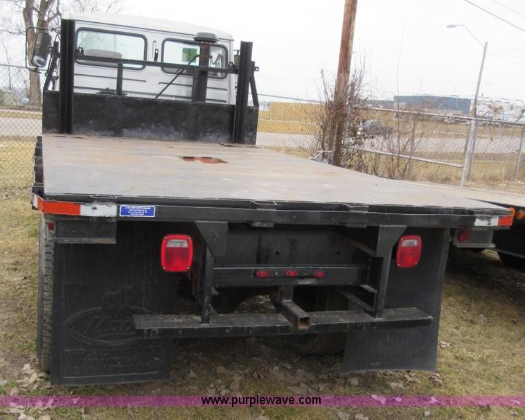 image for item K5496 1986 Mack flatbed truck