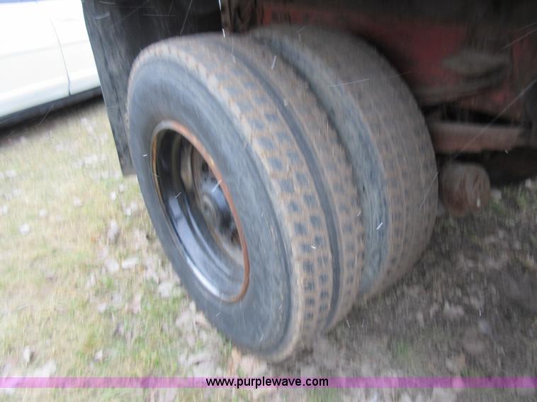 image for item K5496 1986 Mack flatbed truck