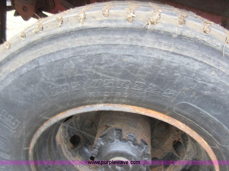 image for item K5496 1986 Mack flatbed truck