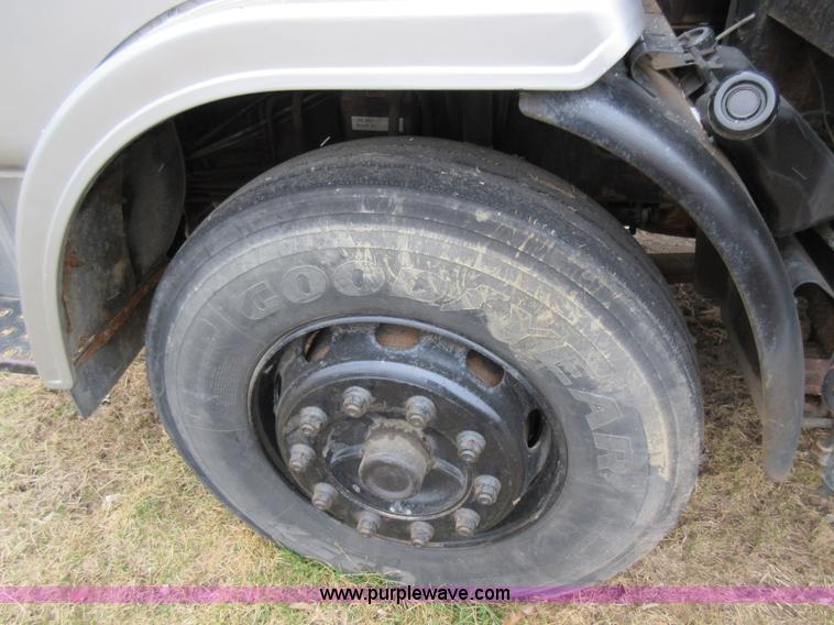 image for item K5496 1986 Mack flatbed truck