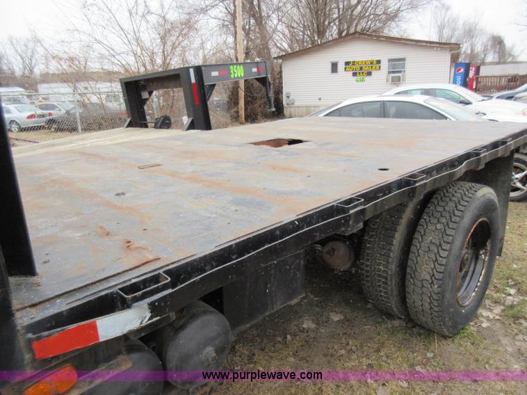 image for item K5496 1986 Mack flatbed truck