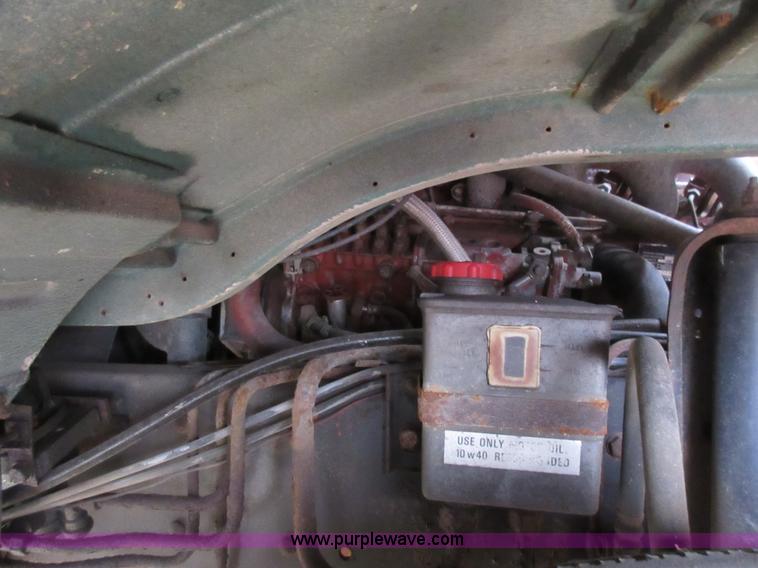 image for item K5496 1986 Mack flatbed truck