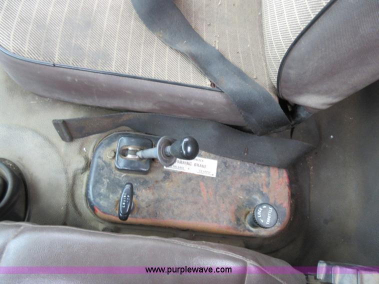 image for item K5496 1986 Mack flatbed truck