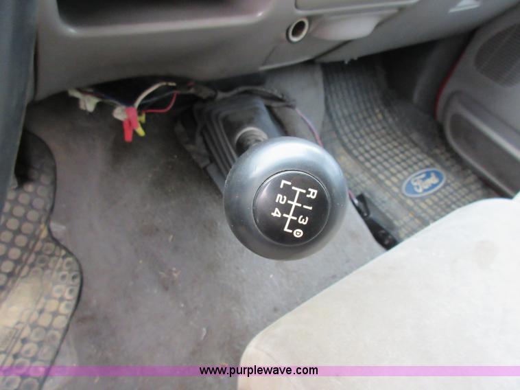 image for item K5499 1999 Ford F350 Super Duty Crew Cab pickup truck