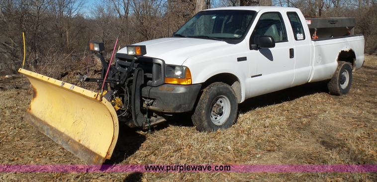 image for item K7608 2001 Ford F250 Super Duty SuperCab pickup truck