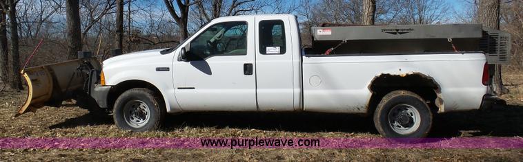 image for item K7608 2001 Ford F250 Super Duty SuperCab pickup truck