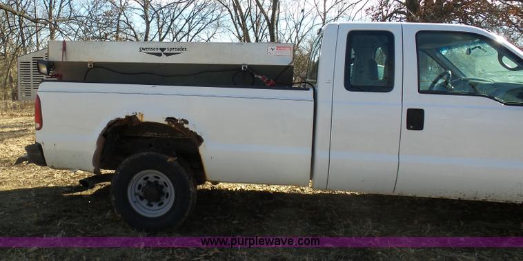 image for item K7608 2001 Ford F250 Super Duty SuperCab pickup truck