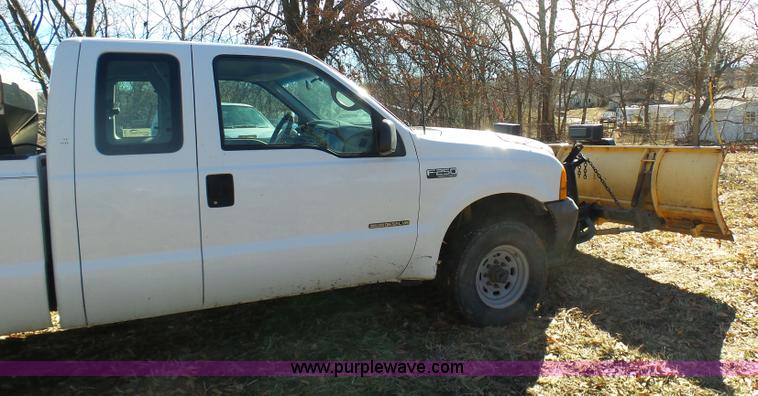 image for item K7608 2001 Ford F250 Super Duty SuperCab pickup truck