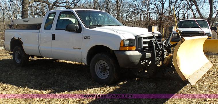image for item K7608 2001 Ford F250 Super Duty SuperCab pickup truck
