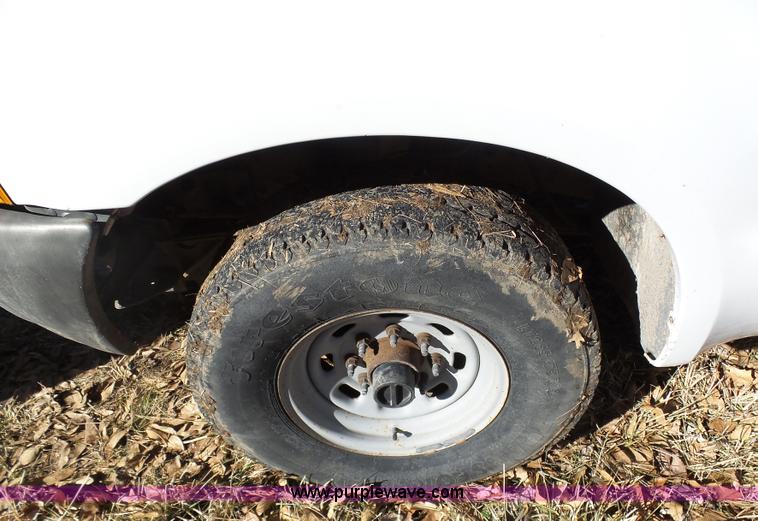 image for item K7608 2001 Ford F250 Super Duty SuperCab pickup truck