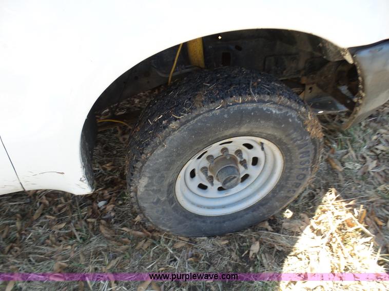 image for item K7608 2001 Ford F250 Super Duty SuperCab pickup truck