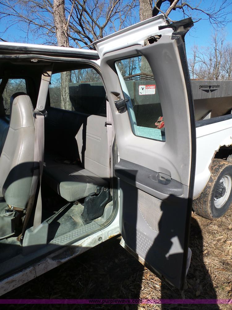 image for item K7608 2001 Ford F250 Super Duty SuperCab pickup truck