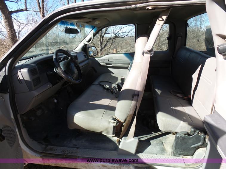 image for item K7608 2001 Ford F250 Super Duty SuperCab pickup truck