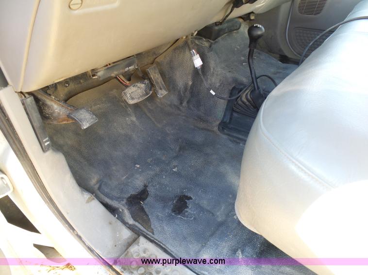 image for item K7608 2001 Ford F250 Super Duty SuperCab pickup truck