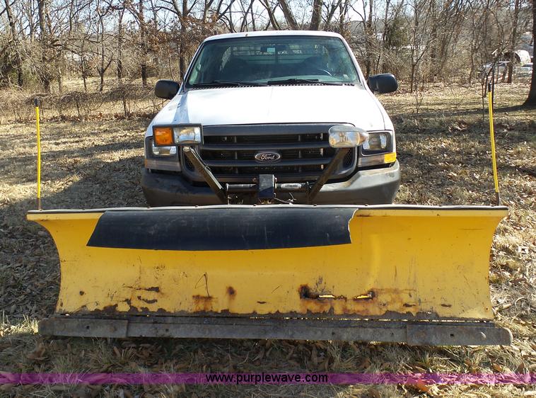 image for item K7609 2003 Ford F250 Super Duty SuperCab flatbed pickup truck