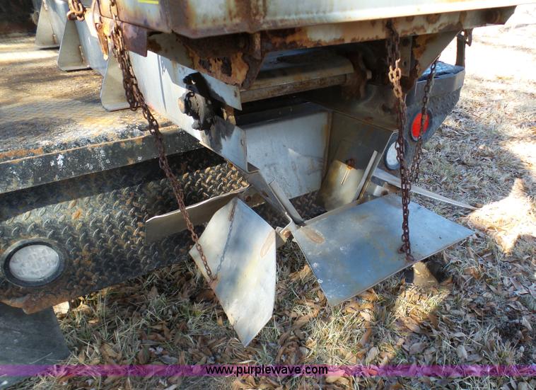 image for item K7609 2003 Ford F250 Super Duty SuperCab flatbed pickup truck