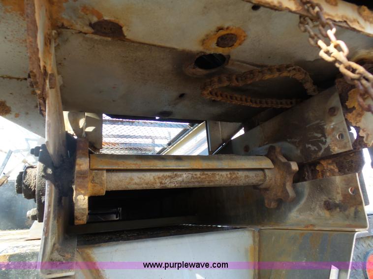 image for item K7609 2003 Ford F250 Super Duty SuperCab flatbed pickup truck