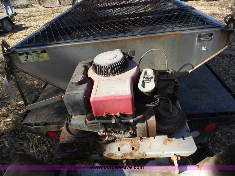 image for item K7609 2003 Ford F250 Super Duty SuperCab flatbed pickup truck