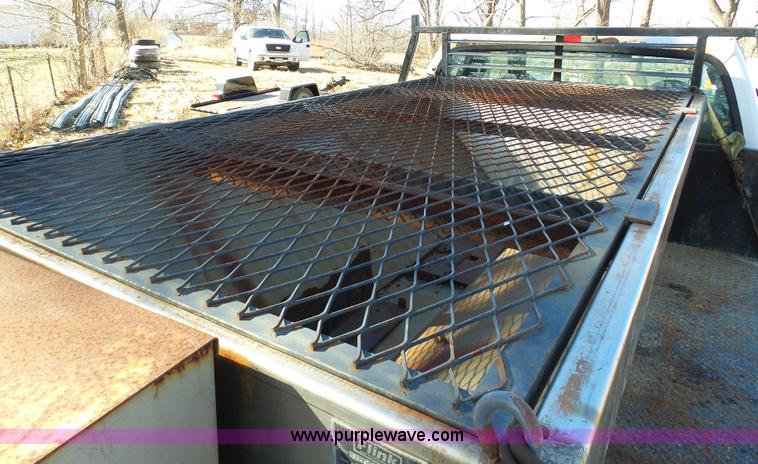 image for item K7609 2003 Ford F250 Super Duty SuperCab flatbed pickup truck