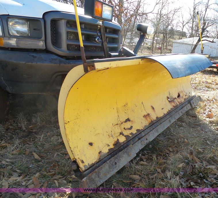 image for item K7609 2003 Ford F250 Super Duty SuperCab flatbed pickup truck