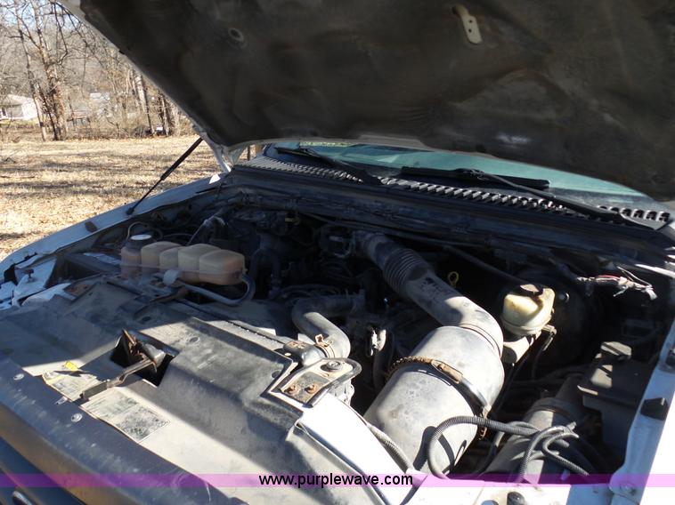 image for item K7609 2003 Ford F250 Super Duty SuperCab flatbed pickup truck