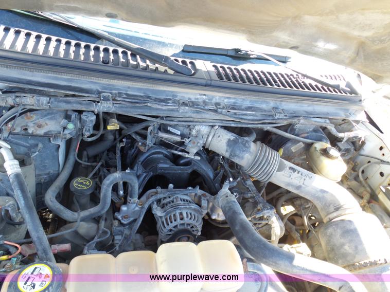 image for item K7609 2003 Ford F250 Super Duty SuperCab flatbed pickup truck