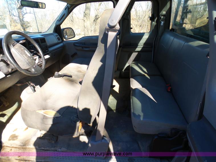 image for item K7609 2003 Ford F250 Super Duty SuperCab flatbed pickup truck