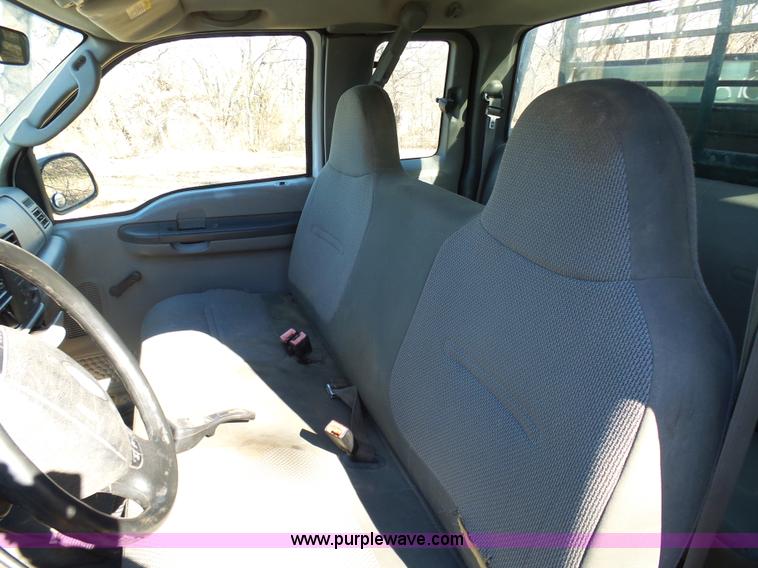 image for item K7609 2003 Ford F250 Super Duty SuperCab flatbed pickup truck