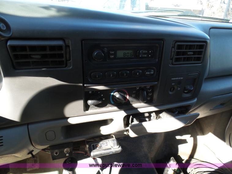 image for item K7609 2003 Ford F250 Super Duty SuperCab flatbed pickup truck