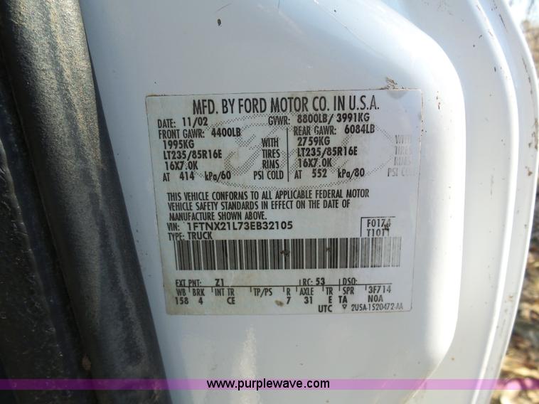 image for item K7609 2003 Ford F250 Super Duty SuperCab flatbed pickup truck