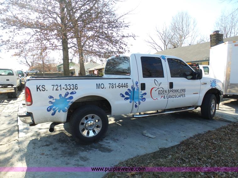 image for item K7674 2005 Ford F250 Super Duty Crew Cab pickup truck