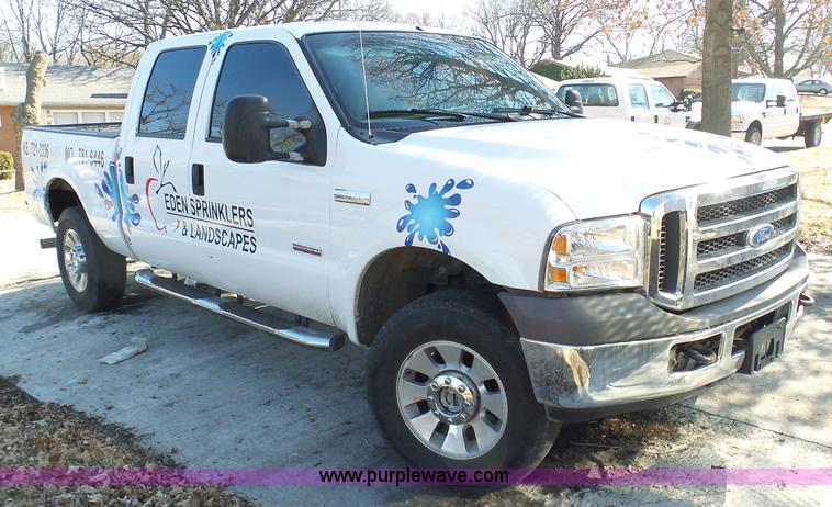 image for item K7674 2005 Ford F250 Super Duty Crew Cab pickup truck