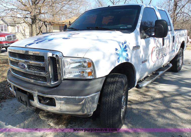 image for item K7674 2005 Ford F250 Super Duty Crew Cab pickup truck