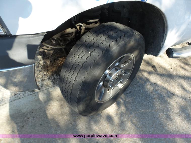 image for item K7674 2005 Ford F250 Super Duty Crew Cab pickup truck