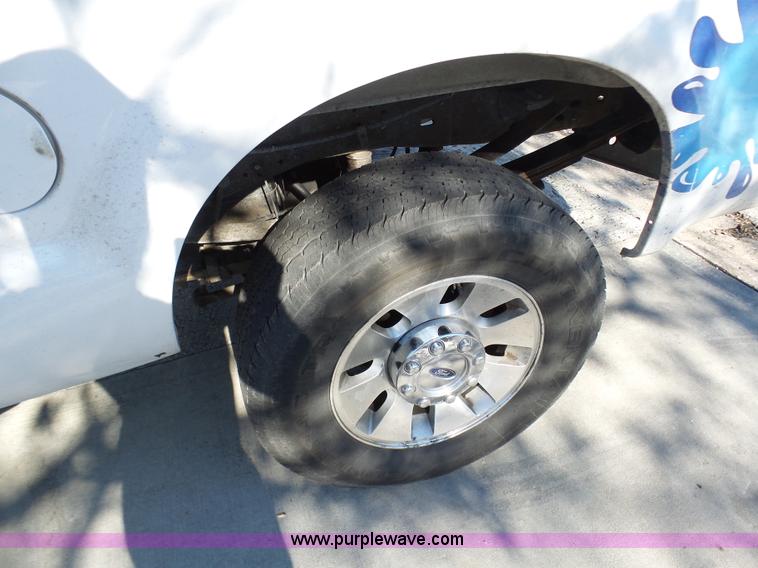 image for item K7674 2005 Ford F250 Super Duty Crew Cab pickup truck