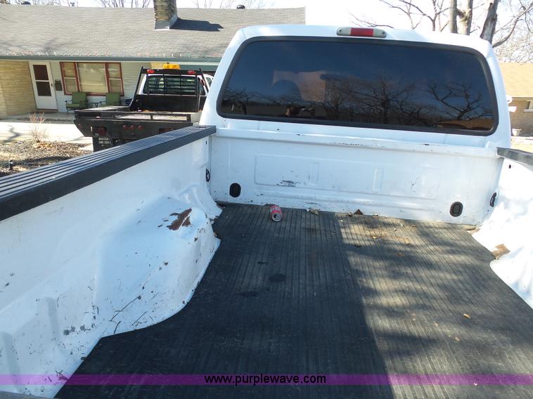 image for item K7674 2005 Ford F250 Super Duty Crew Cab pickup truck