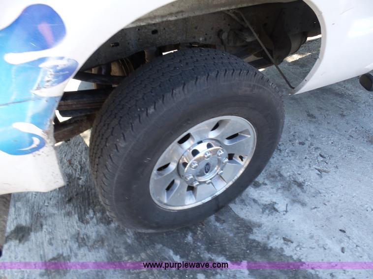 image for item K7674 2005 Ford F250 Super Duty Crew Cab pickup truck