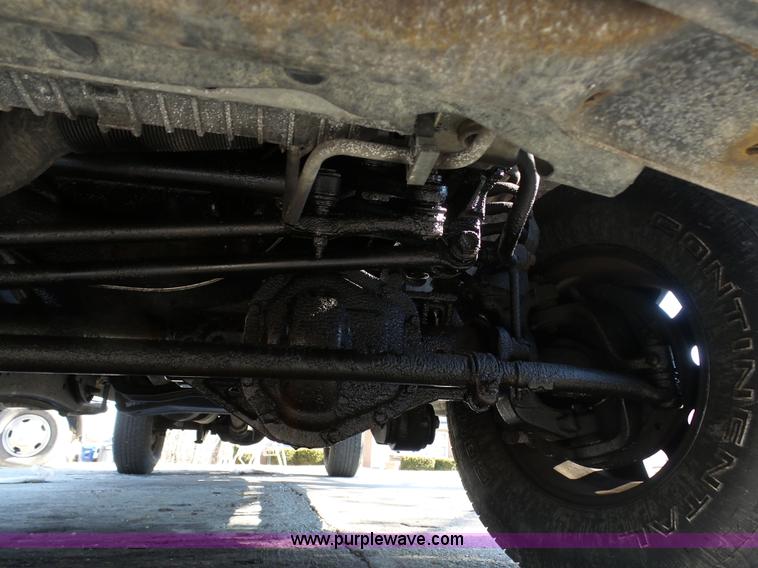 image for item K7674 2005 Ford F250 Super Duty Crew Cab pickup truck